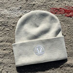 Lululemon beanie size s/m. Never worn